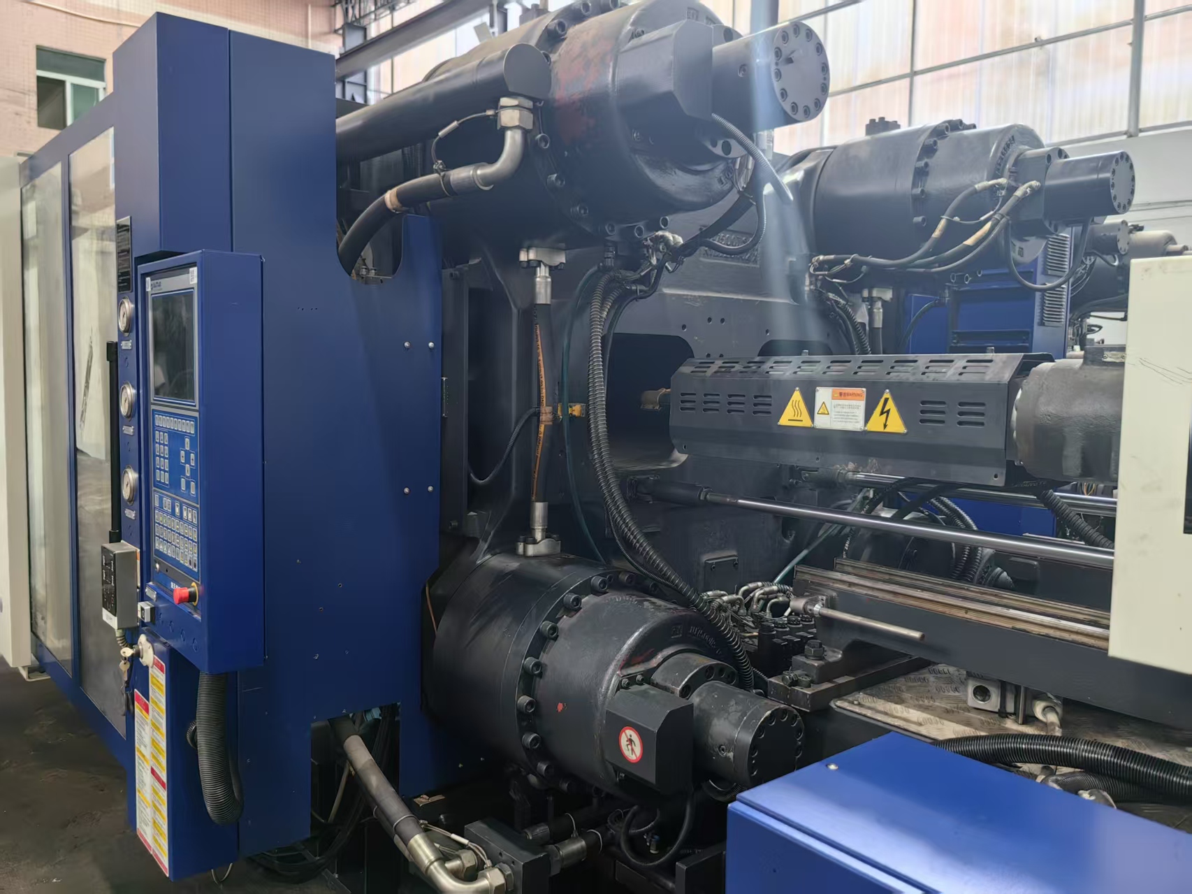 Haitian 750T two-color used machine photo 4