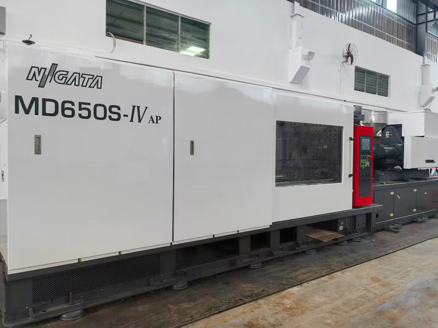 Used Niigata 650T Plastic Injection Molding Machine