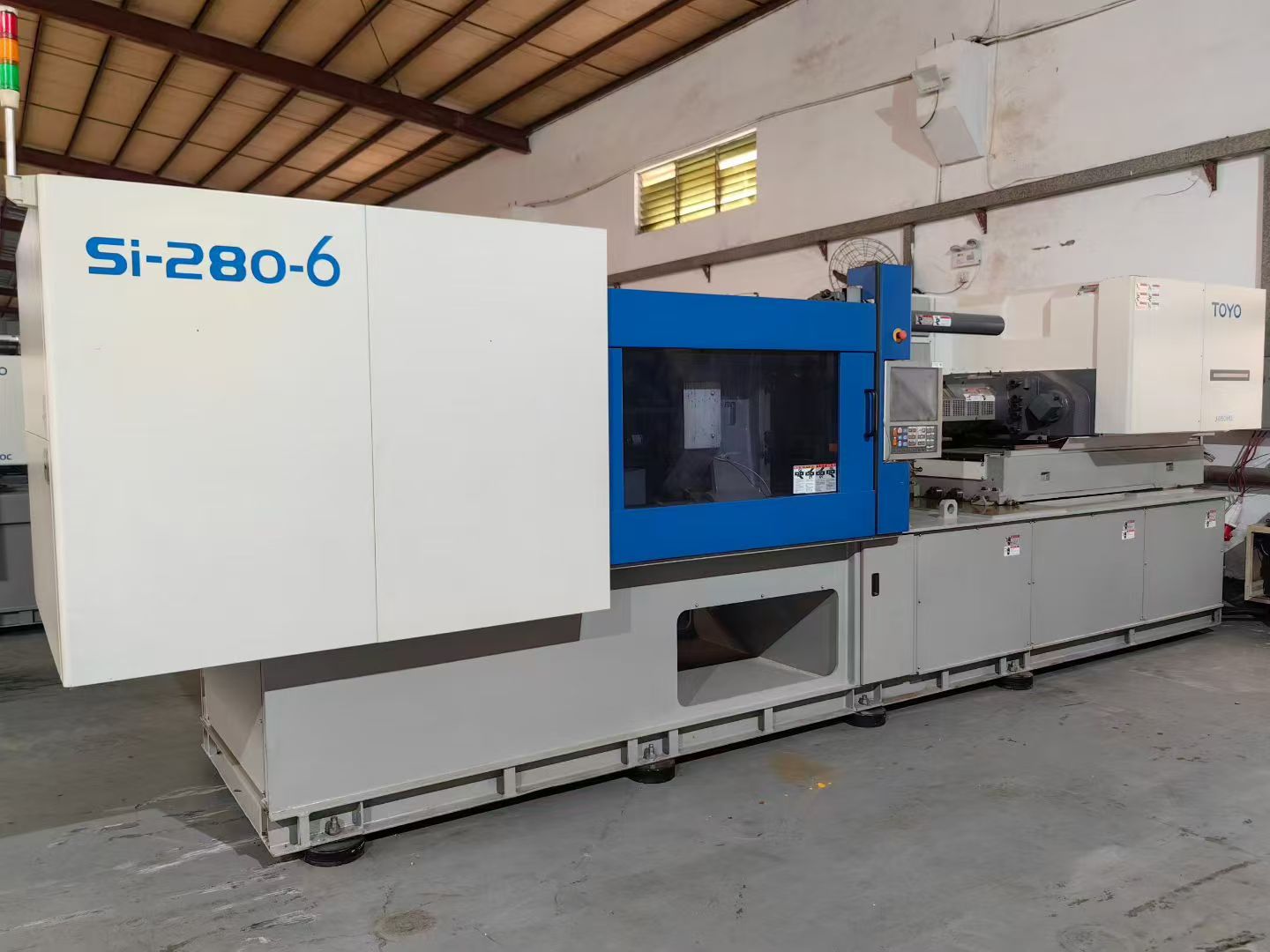 Used Toyo 280T Plastic Injection Molding Machine